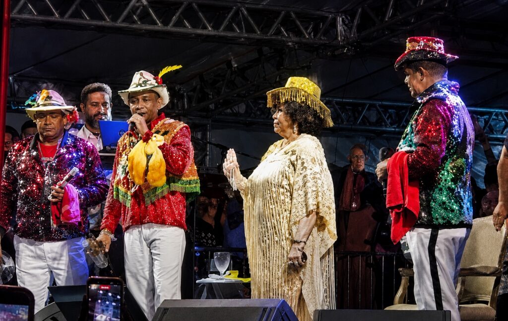 Alcione cai em palco no Maranhão e atualiza estado de saúde