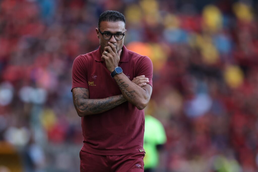 Roger Silva, ex-Sport e América-MG, é o novo técnico do Atlético-GO