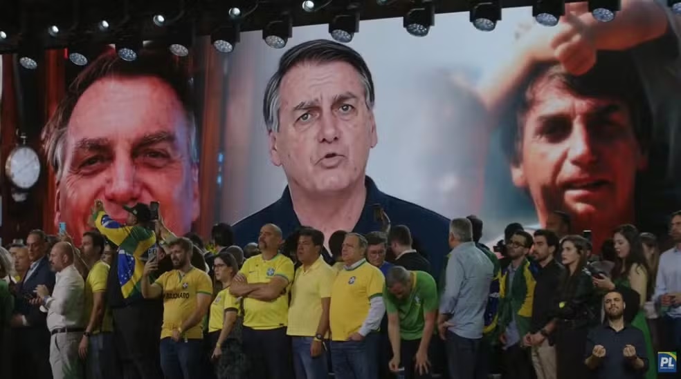 Defesa diz que Bolsonaro não autorizou uso de vídeo de IA em convenção