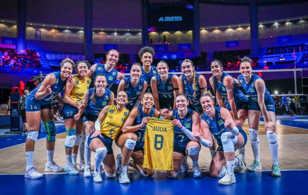 Seleção feminina vence a Itália no tie-break e vai à final da Liga das Nações de Vôlei