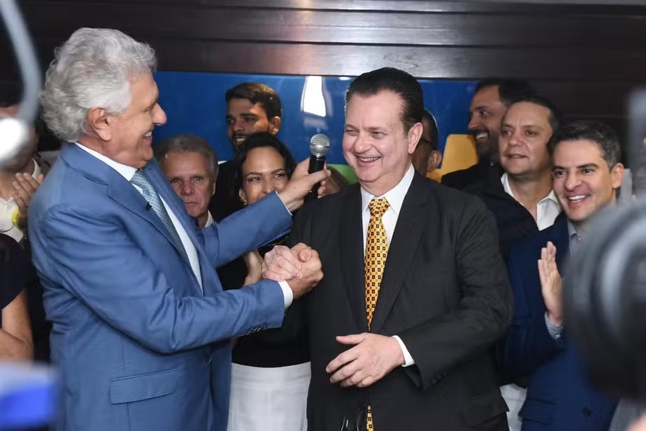 “Vice-presidente não é para tirar foto”, diz Caiado ao lado de Gilberto Kassab