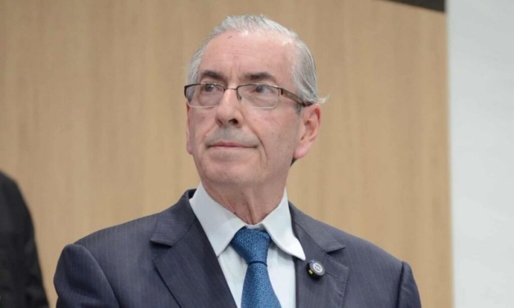 Dino diz que Eduardo Cunha tem mais poderes que parlamentares e bloqueia R$ 6 mi de ex-deputado