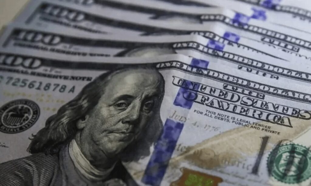 Dólar vai a R$ 5,13 com tensão no Oriente Médio e Fed no radar