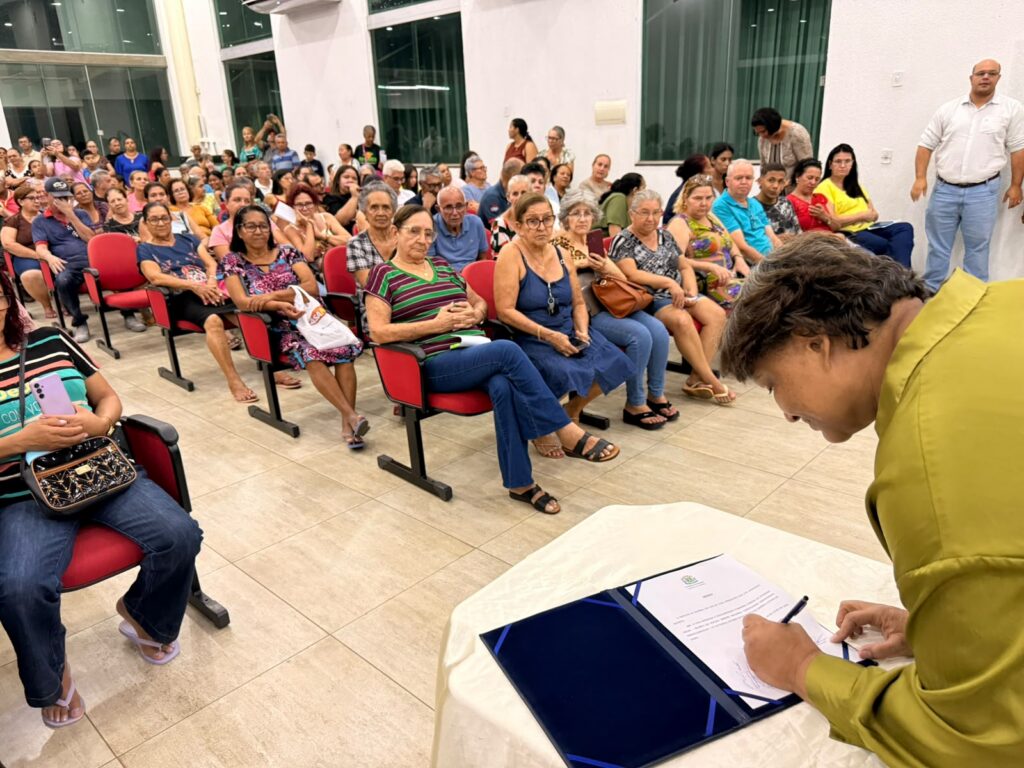 Imóveis de mais de 500 famílias do Jardim Caravelas são regularizados em Goiânia