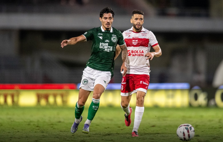 Goiás cede empate ao CRB após abrir dois gols de vantagem