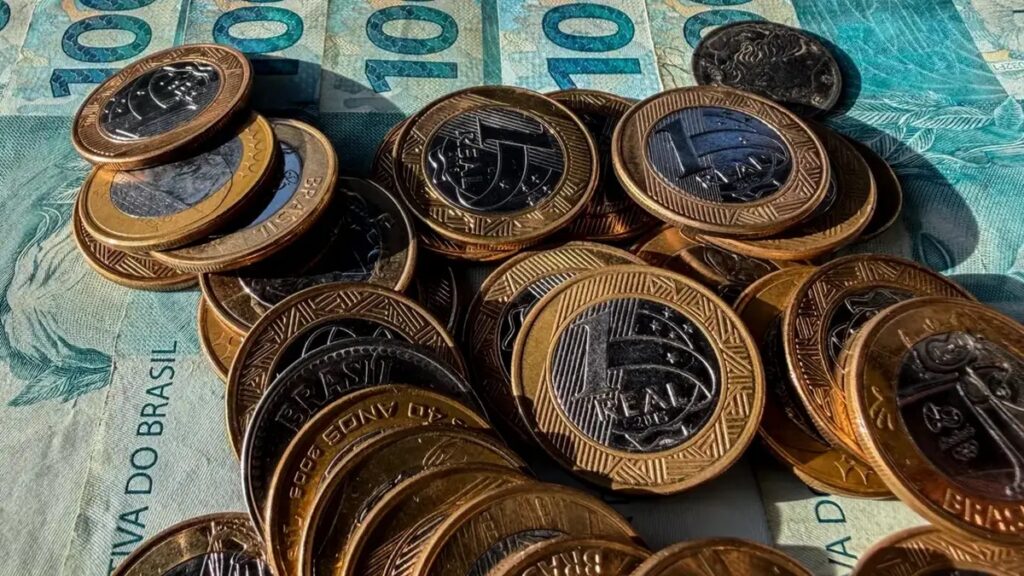 Inflação comportada derruba taxas de juros e reforça aposta de queda da Selic em agosto