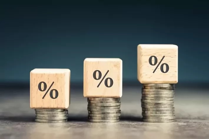 Taxas de juros exibem firme queda na sessão, de olho em trégua e possível acordo EUA-Irã