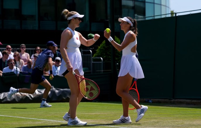 Stefani e Dabrowski vão à semifinal em Wimbledon com vitória arrasadora e miram final inédita