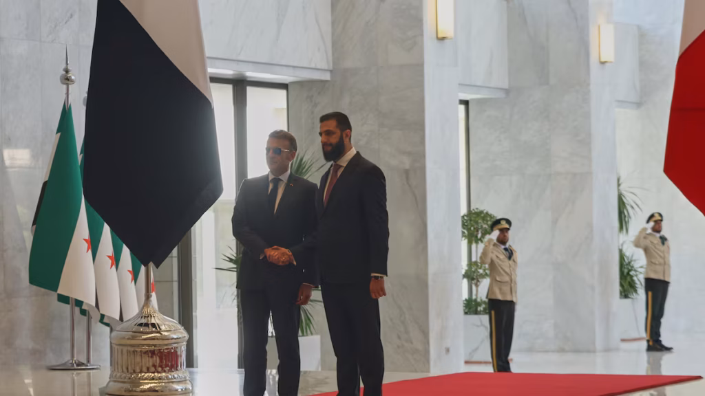 Bombas são detonadas próximas ao hotel onde presidente Macron está hospedado na Síria