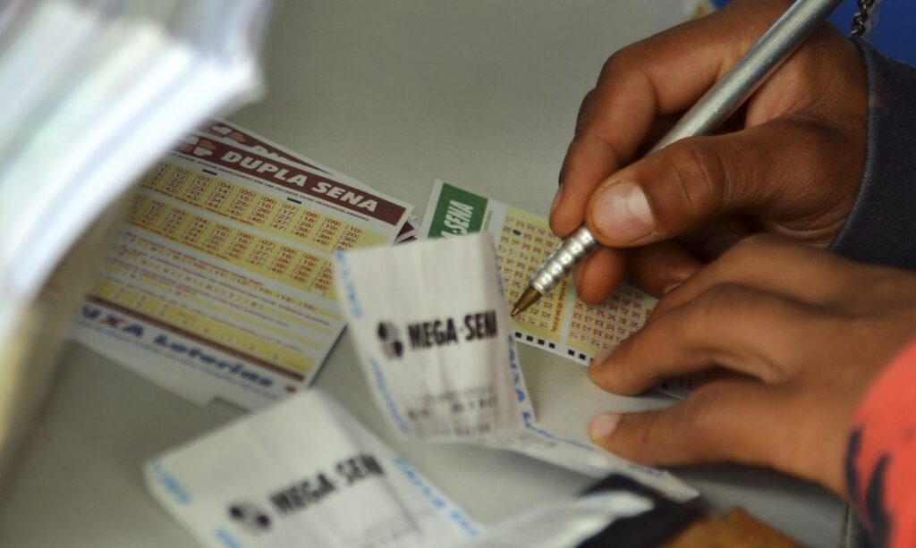 Mega-Sena acumula para R$ 30 milhões; confira números