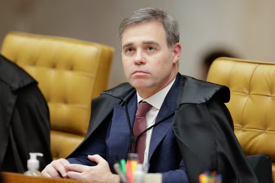 Mendonça autoriza PF a abrir inquérito para apurar tráfico de influência de Lulinha no governo