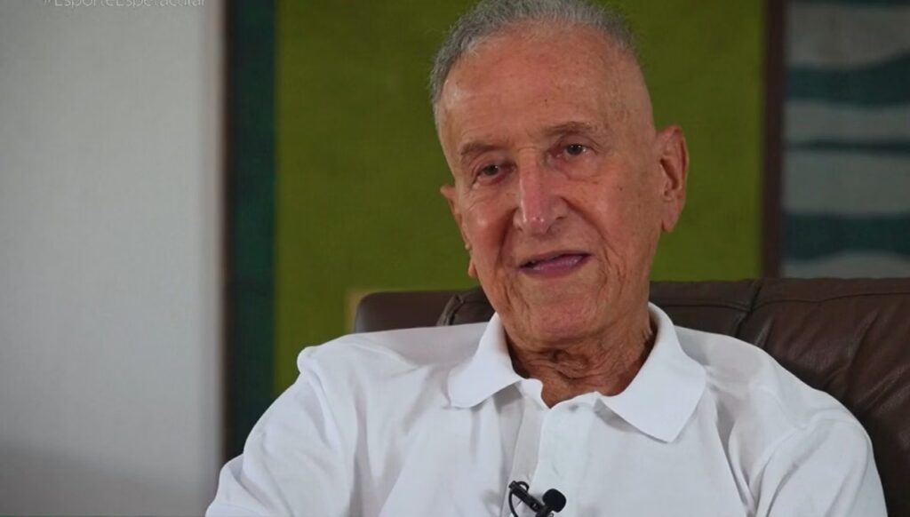 Parreira apresenta piora e volta a respirar por aparelhos, diz boletim
