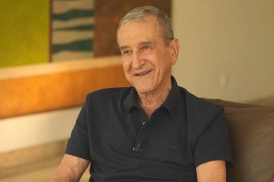 'Fico agradecido por esse carinho', diz Parreira ao receber alta após três meses internado