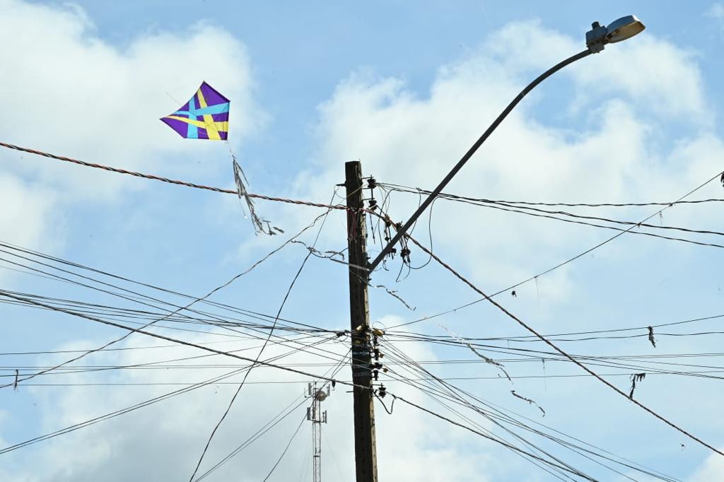 Goiânia e Aparecida são cidades com maior número de acidentes com pipas na rede elétrica em Goiás