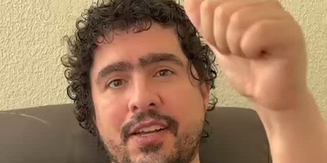 Influenciador Pirula reaparece em vídeo e fala pela 1ª vez após AVC