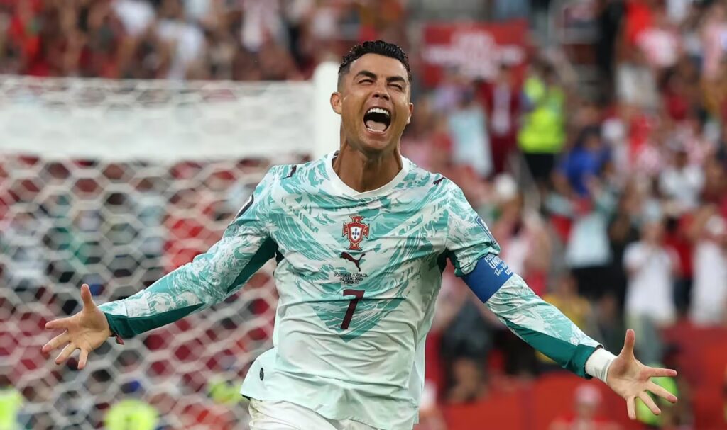 Cristiano Ronaldo marca, Portugal vira sobre a Croácia e avança às oitavas