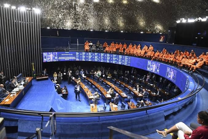 Senado aprova penas maiores em crimes contra professores e médicos