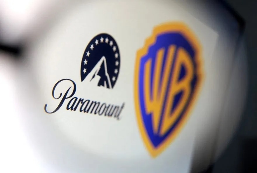 Paramount enfrenta impasses para finalizar aquisição da Warner Bros e ação cai