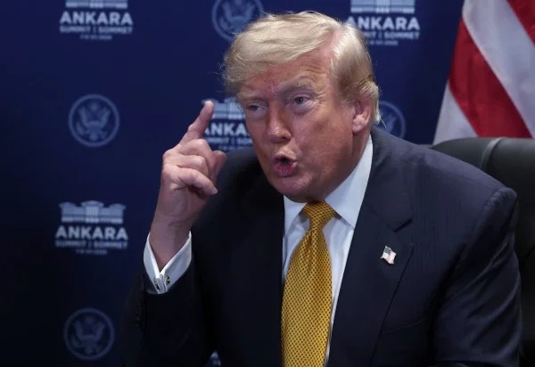 Trump diz que há milhares de mísseis prontos para acertar Irã caso seja assassinado