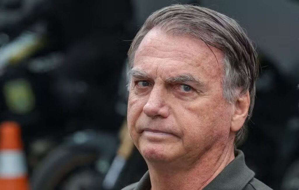 Defesa de Bolsonaro informa ao STF retomada de visitas após fim de restrição imposta por Moraes
