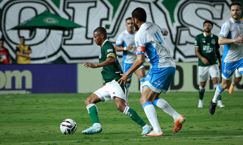 Goiás se reabilita com vitória sobre o Londrina e volta a encostar no G-6 da Série B