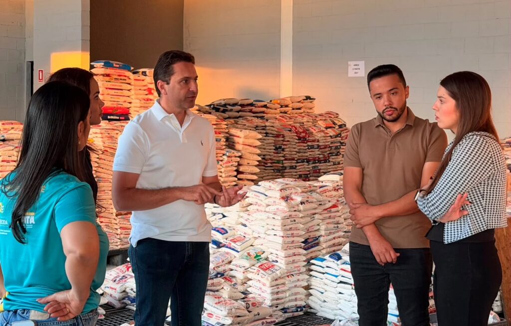 Aparecida é Show arrecada 110 mil quilos de alimentos e rações para famílias e causa animal
