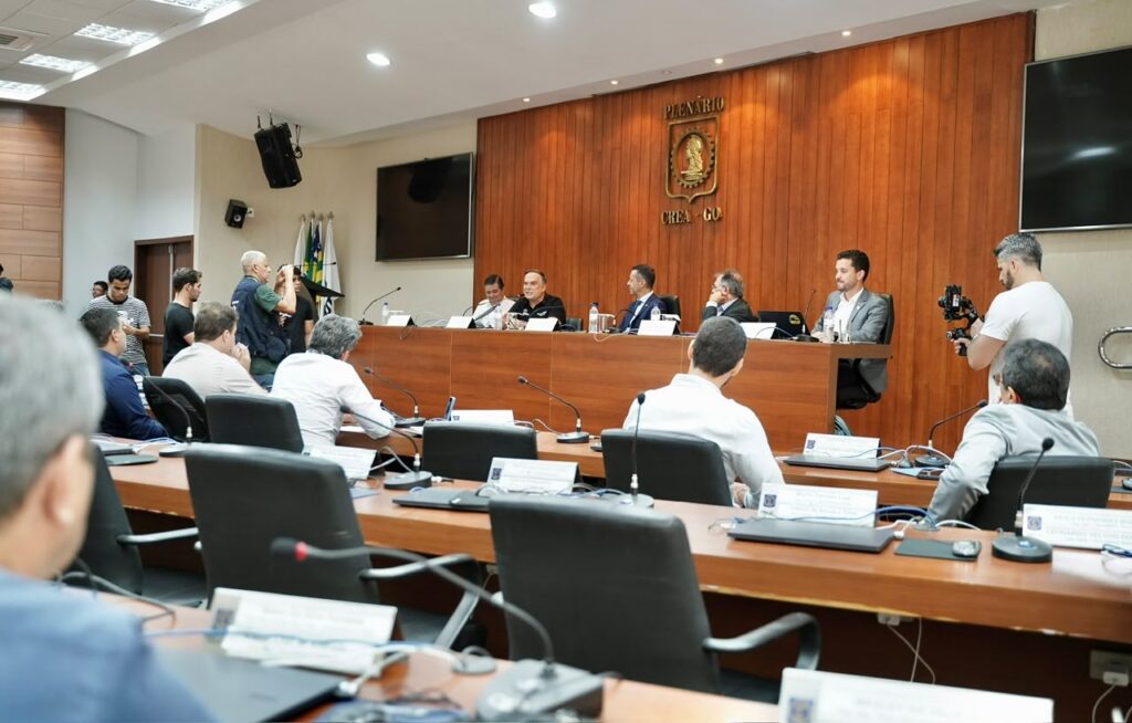 Prefeitura reúne especialistas para decidir solução do viaduto da Avenida Leste-Oeste