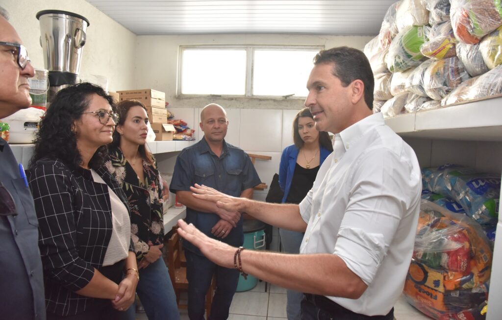 Leandro Vilela inicia distribuição de 110 toneladas de alimentos arrecadadas no Aparecida é Show