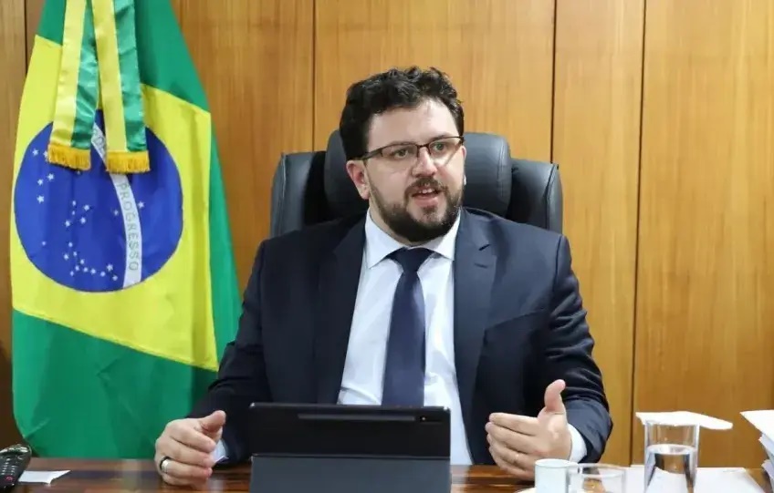Ex-chefe de gabinete de Lula admite ter recebido empréstimo de amiga de Lulinha