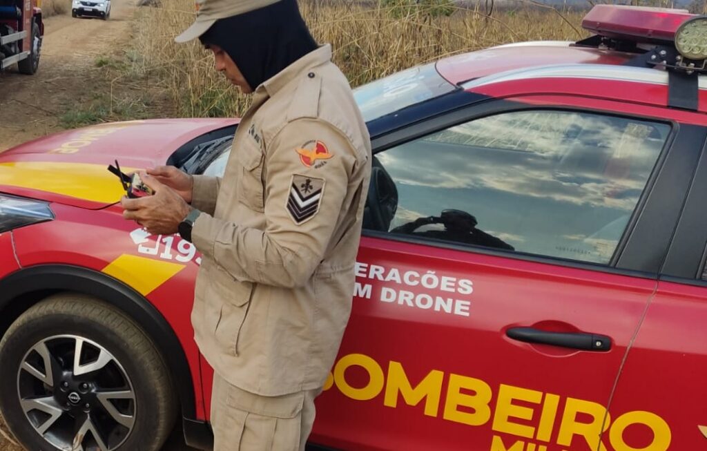 Três pessoas morrem após veículo capotar e pegar fogo na GO-568