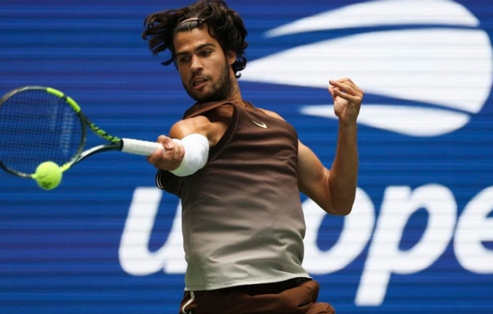 Alcaraz festeja retorno e vitória sem dor no US Open