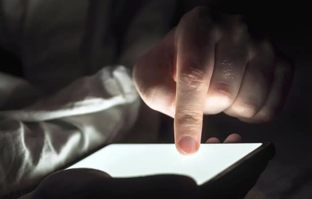 Lei amplia punição a crimes sexuais online contra crianças; entenda