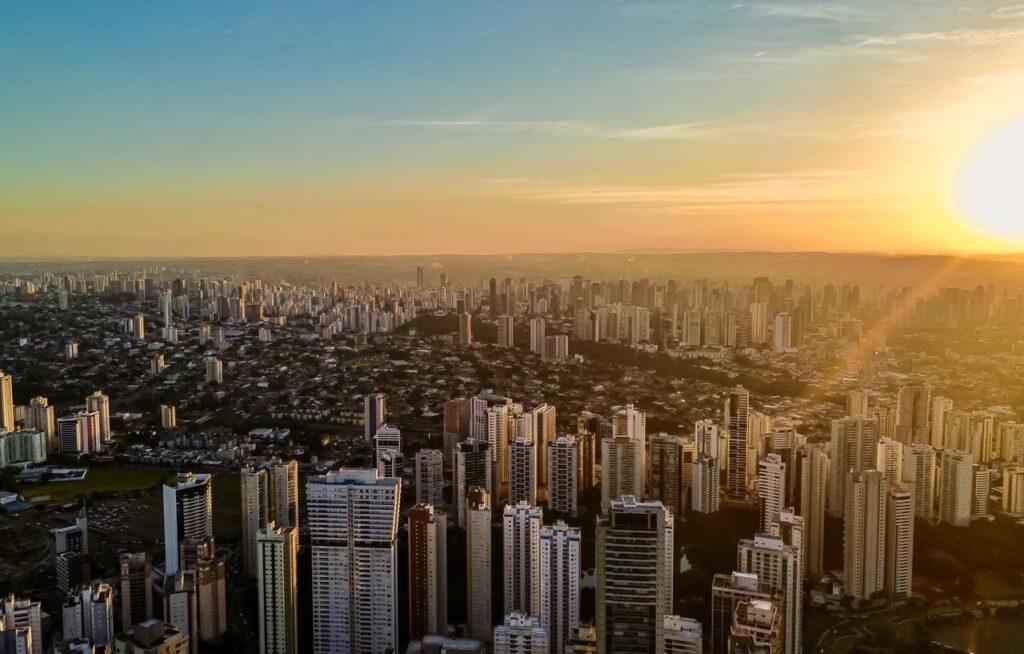 Goiânia é destaque em saúde, negócios e mobilidade digital, aponta ranking Veja Negócios