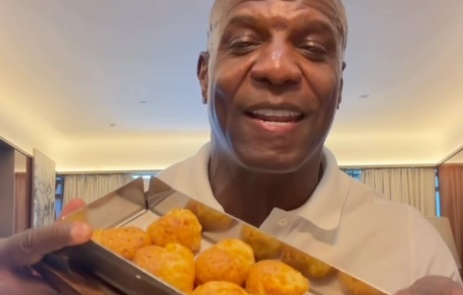 Em SP, Terry Crews se derrete pela comida brasileira e diz que é ‘filho do Brasil’