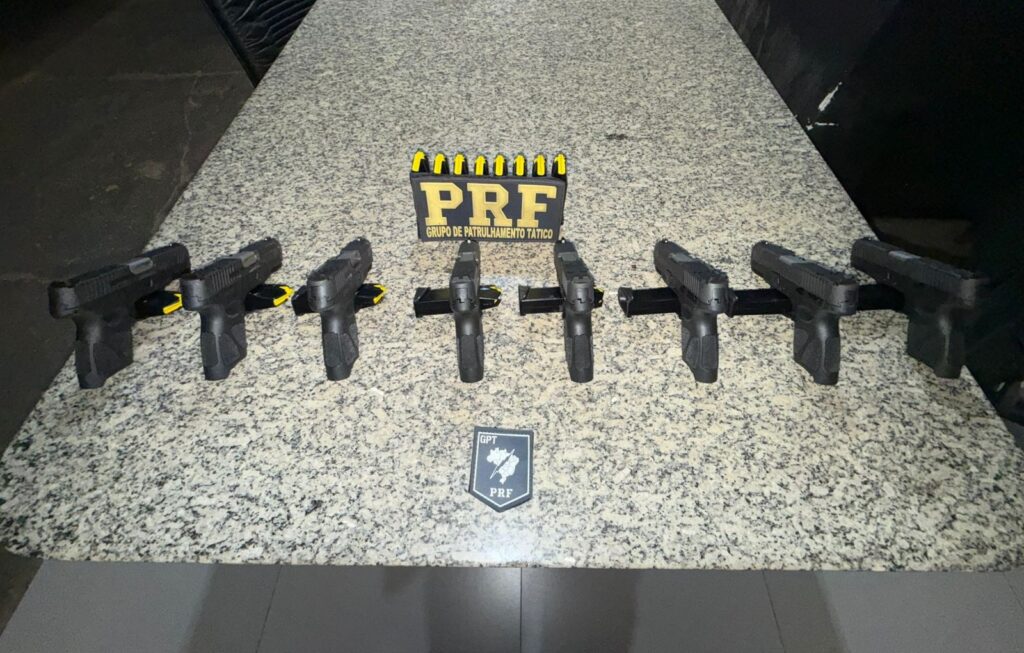 Passageira de ônibus é presa com oito armas de fogo na BR-153, em Porangatu