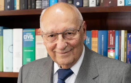 A Constituição e o direito de falar em Deus nos espaços públicos
