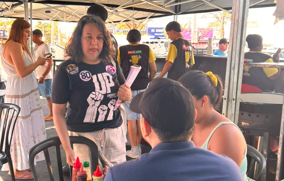 Luciana Amorim realiza panfletagem em Campinas e Senador Canedo