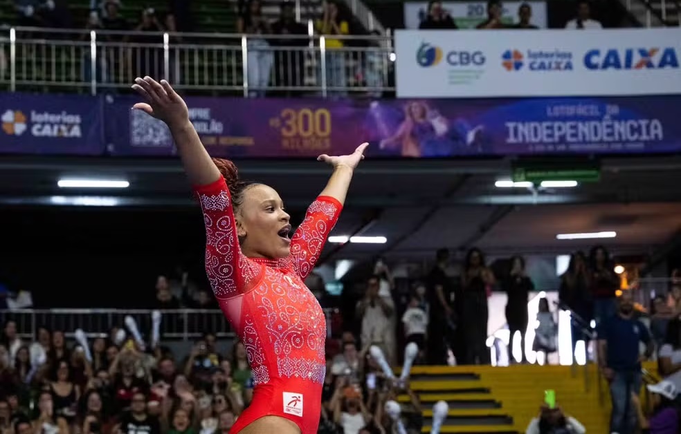 Rebeca Andrade crava salto e recebe a maior nota do mundo no aparelho em 2026
