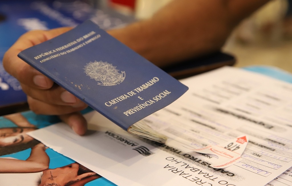 Empresas de Aparecida ofertam mais de 2 mil vagas de emprego nesta semana
