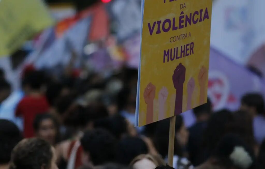 Violência contra a mulher: 7,5 mil agentes serão capacitados