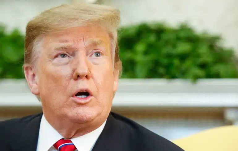 Trump assina decreto para combater ‘turismo’ de cidadania por nascimento