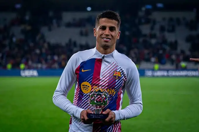 João Cancelo chega e assina com o Barcelona até 2029: 'Estou onde eu quero estar'