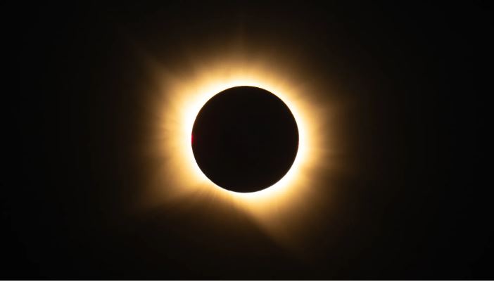 Eclipse solar foi presenciado na Rússia, Espanha, Groenlândia, Islândia e em parte de Portugal