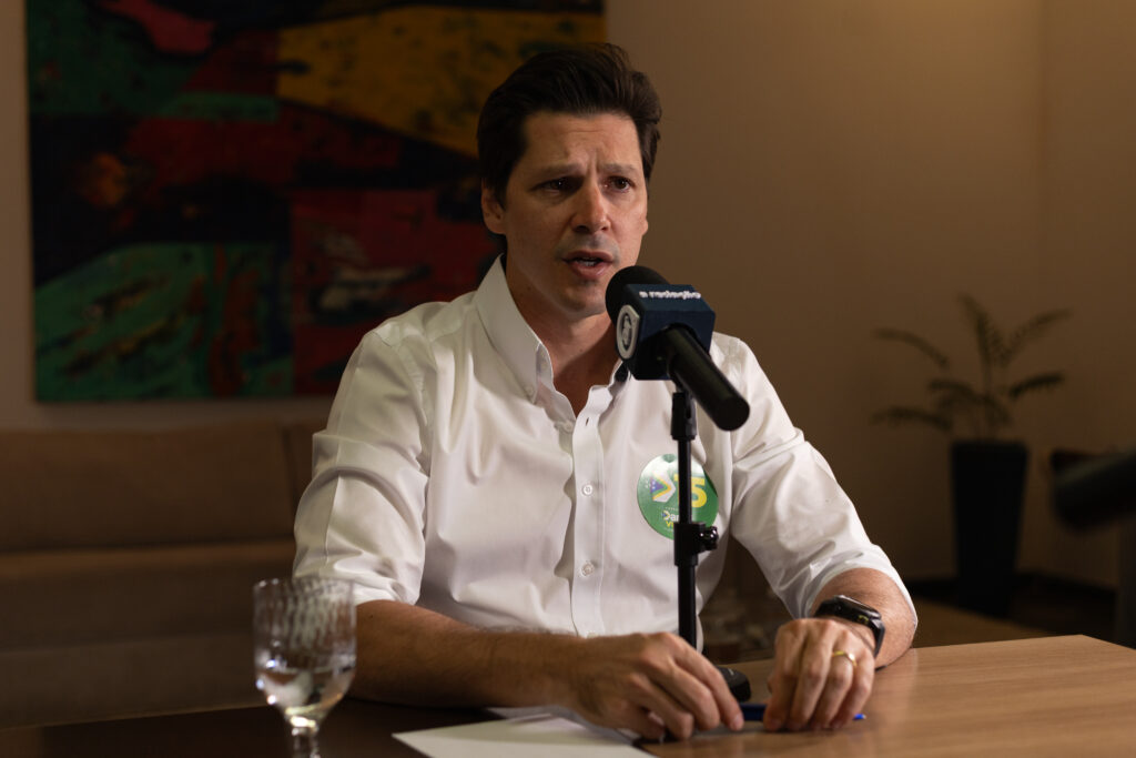 Daniel Vilela propõe aprimorar uso de IA para otimizar trabalho policial e ampliar segurança em Goiás