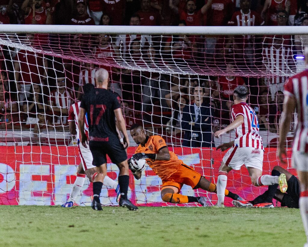 Atlético-GO empata fora de casa com o Náutico pela Série B em Recife