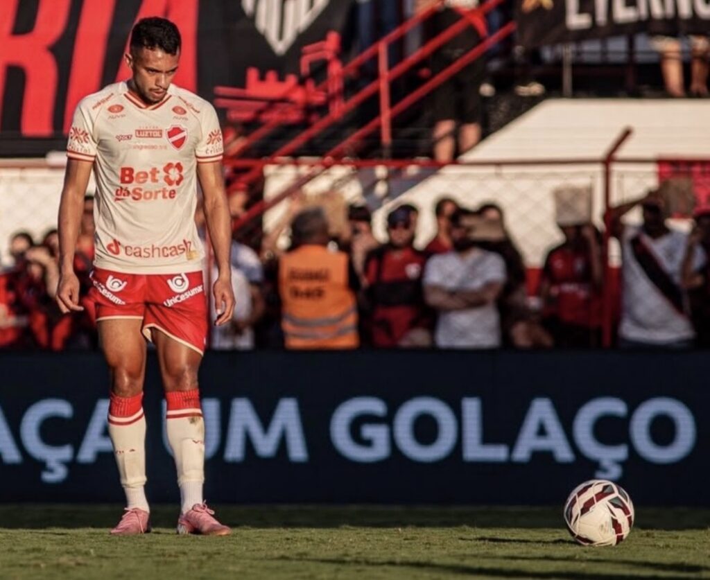 Vila Nova vence o Atlético-GO no clássico goiano e se reabilita na Série B