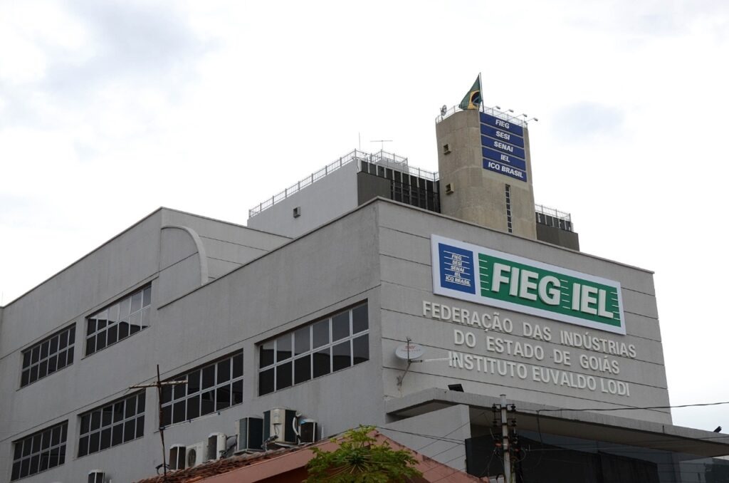 IEL Goiás oferece 561 vagas de estágio e 20 de Jovem Aprendiz