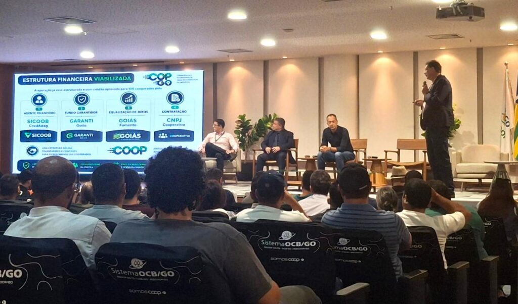 Motoristas da CoopGo comemoram possibilidade de finaciar carros elétricos com juros mais baixos