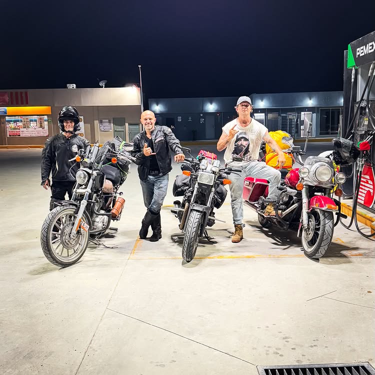 Três amigos goianos cruzam as Américas de moto em expedição de 17 mil km rumo ao Brasil