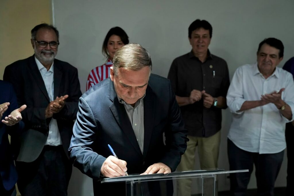 Sandro Mabel assina decreto que regulamenta o Plano Urbanístico Básico de Goiânia